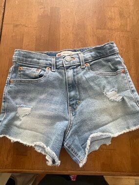 Girls Levi’s size 10 mom shorts